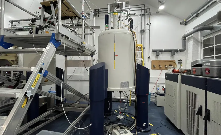 Laboratory with a Bruker Avance III 500MHz solution-state NMR system device