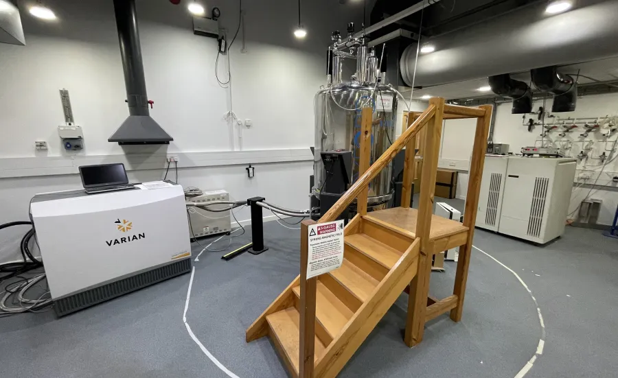 Laboratory with a Varian Inova 600 MHz Solution NMR System device