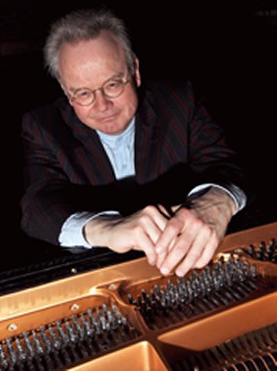 World-renowned pianist performs English music live in Taiwan