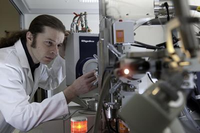 Dr Simon Coles