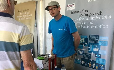 Talking to members of the public about AMR