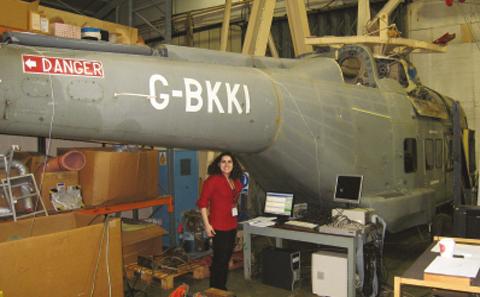 Energy-Efficient active vibration control of helicopters
