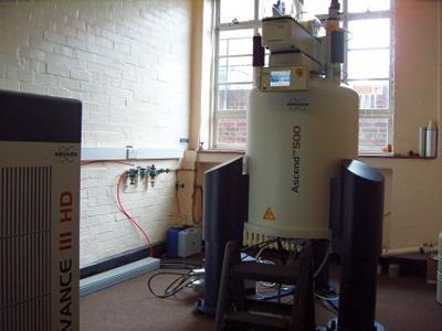 The 500 is equipped with a 5mm SMART probe with deuterium lock fitted with z-gradient coil and an automatic sample changer.