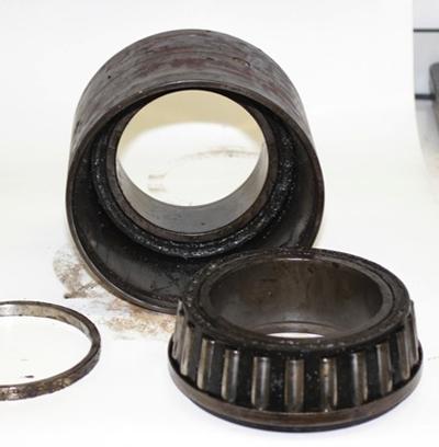 Bearing with one of two inner rings removed