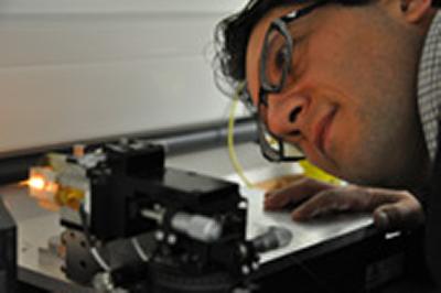 Gilberto mounting a fibre on the nanowire fabrication rig