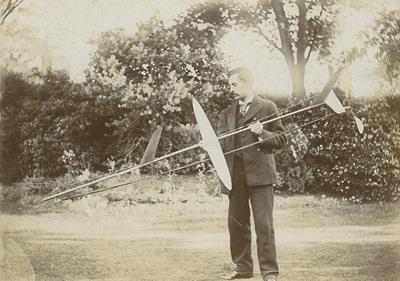 Lanchester investigating the stability of flight