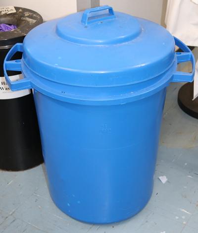 Metal recycling bin