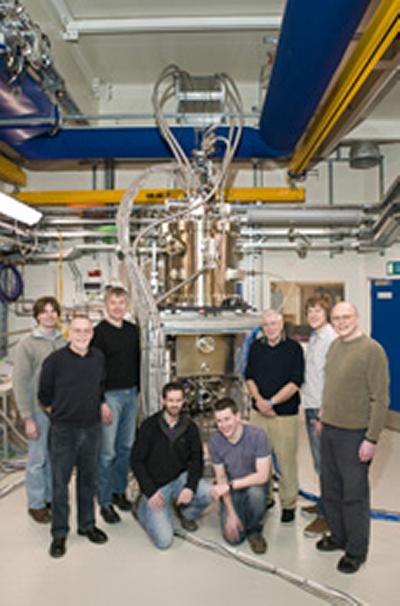 Peter de Groot (2nd left) and his team at Diamond Light Source