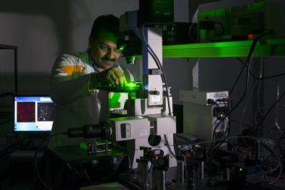 Dr Sumeet Mahajan and his group at the Institute for Life Sciences at Southampton are using gold nanoprobes to identify different types of cells