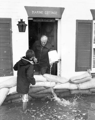 Flooding at Lymington on 18 December 1989, at the end of the long sequence of floods in December 1989 (Credit: Southern Daily Echo).