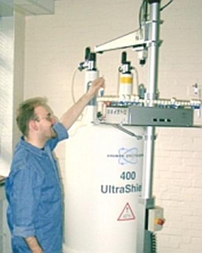 Neil submitting a sample