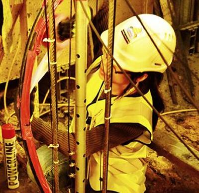 Installing fibre optic temperature sensors for a test pile