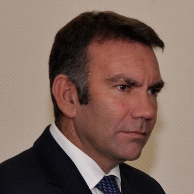Dr Nick Maguire