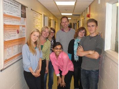 students visit confocal lab
