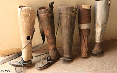 Self-repaired prostheses