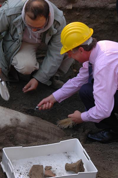The Vice-Chancellor excavating 
