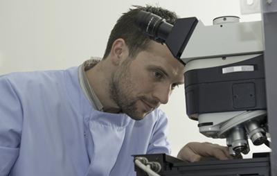 Dr Thomas Ezard