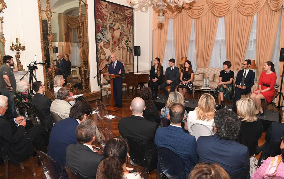 Italy made me speech to audience