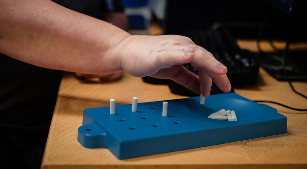 9hole peg test