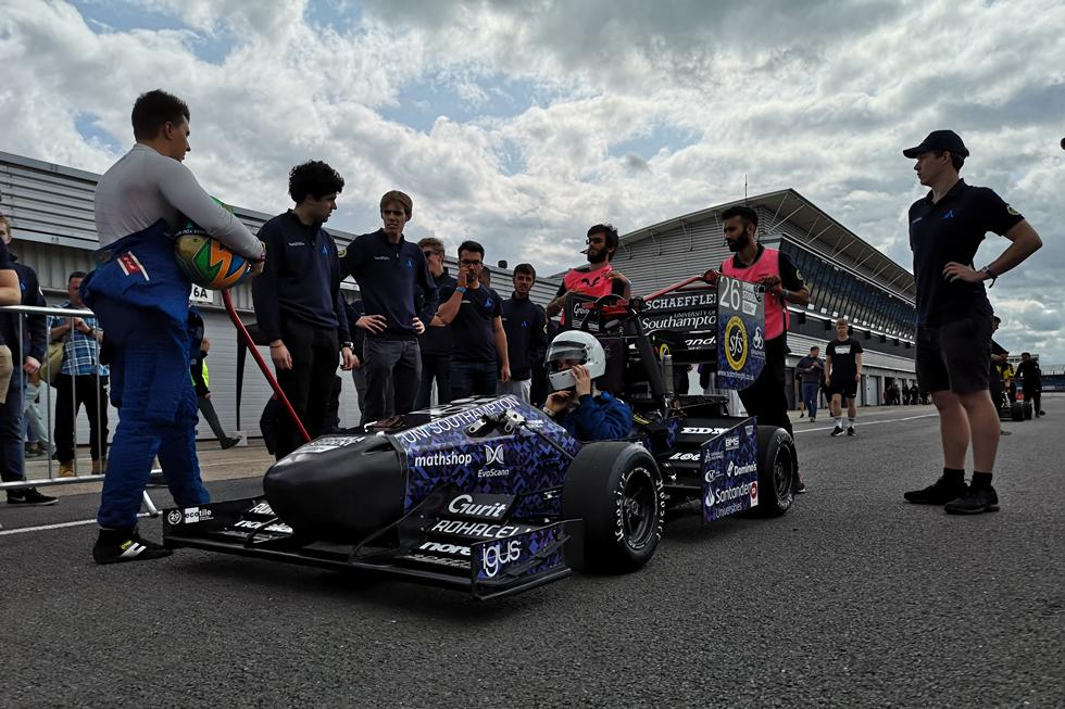 Pit stop witht he race car