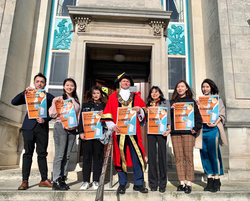 Southampton Mayor, Councillor Peter Baillie, and students in group photo
