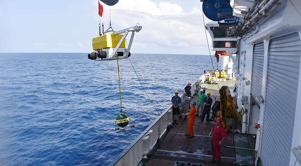 Two research cruises on the RV Langseth and RRV Discovery, the team deployed 39 seismometers at the bottom of the Atlantic 