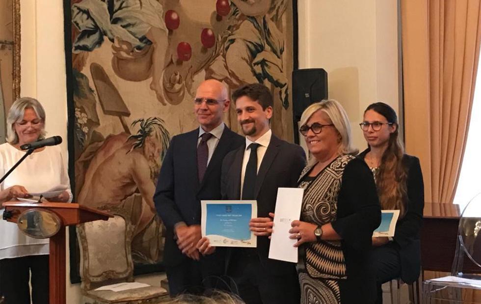 Dr Gianluca Cidonio accepting the award for Italy made me 