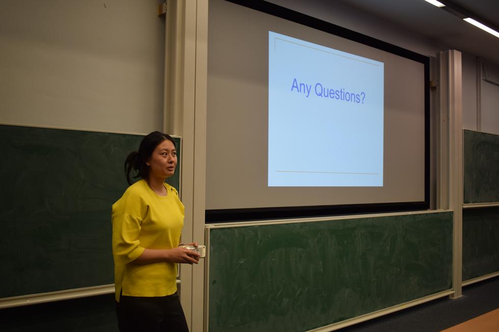 Dr Bai Xue welcoming Business students