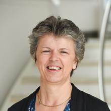 Thumbnail photo of Professor Gill Reid