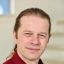 Thumbnail photo of Professor Simon J Coles