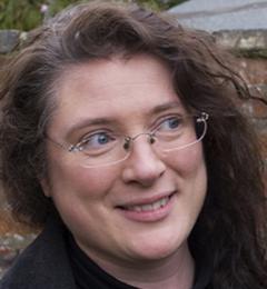 Dr Amanda Holton
