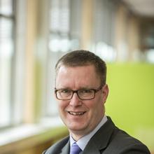 Thumbnail photo of Dr Simon Crabb