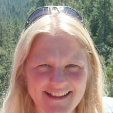 Thumbnail photo of Dr Esther Sumner