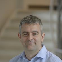 Thumbnail photo of Professor Andrew L Hector