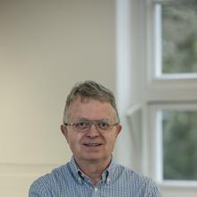 Thumbnail photo of Professor Peter Middleton