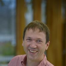 Thumbnail photo of Dr Ivo Tews