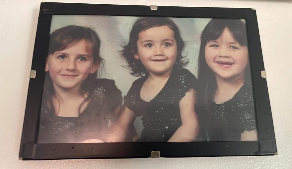 Savanna with her sisters.