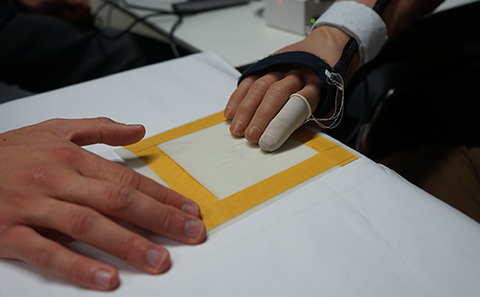 Prosthetic hand with sensor