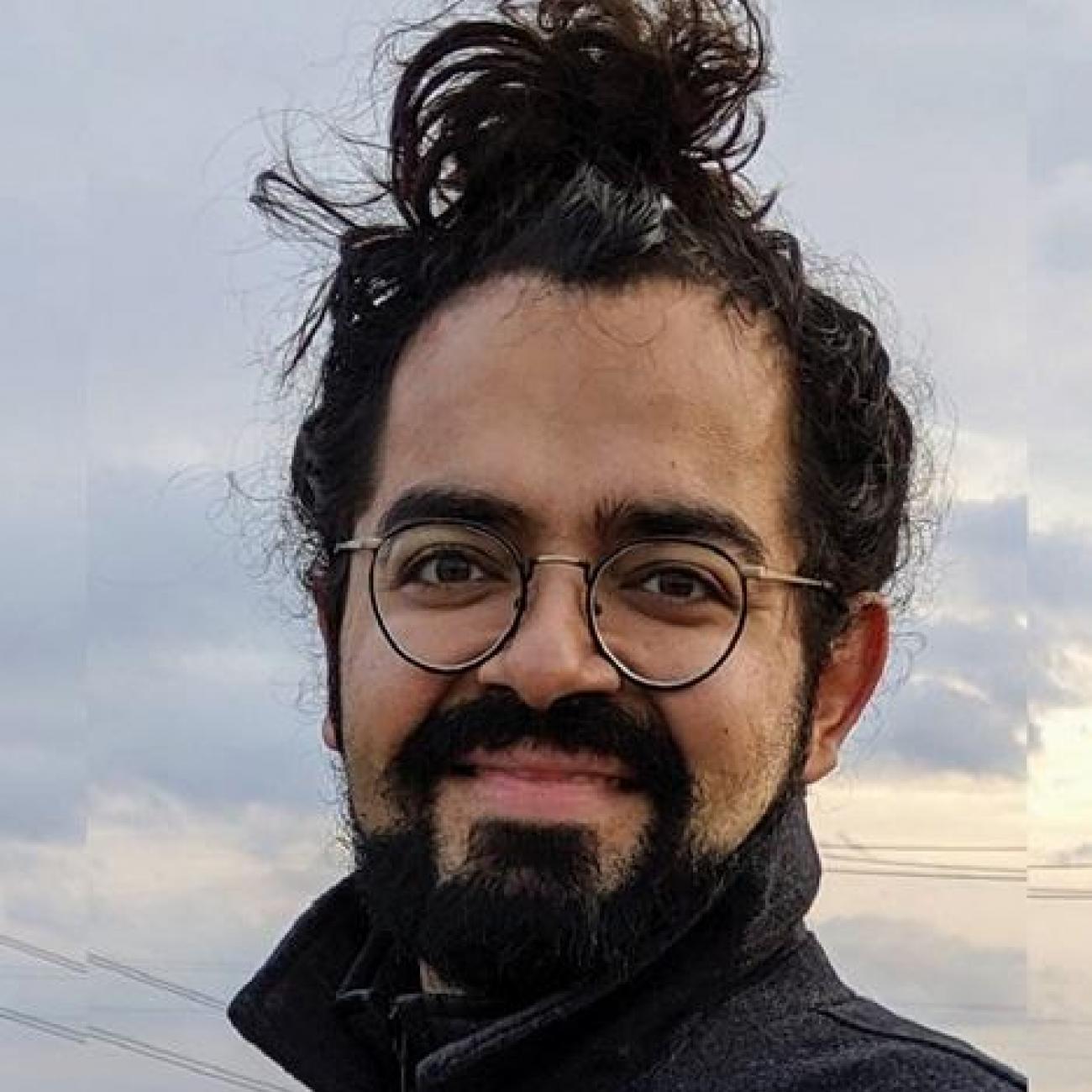 Head and shoulders of Dr Singh