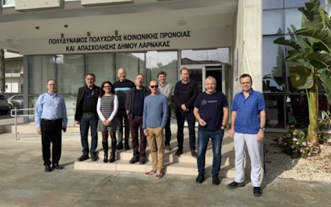 Group picture in front of building
