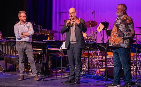 Larry Lynch, Tom Irvine, Les Carr