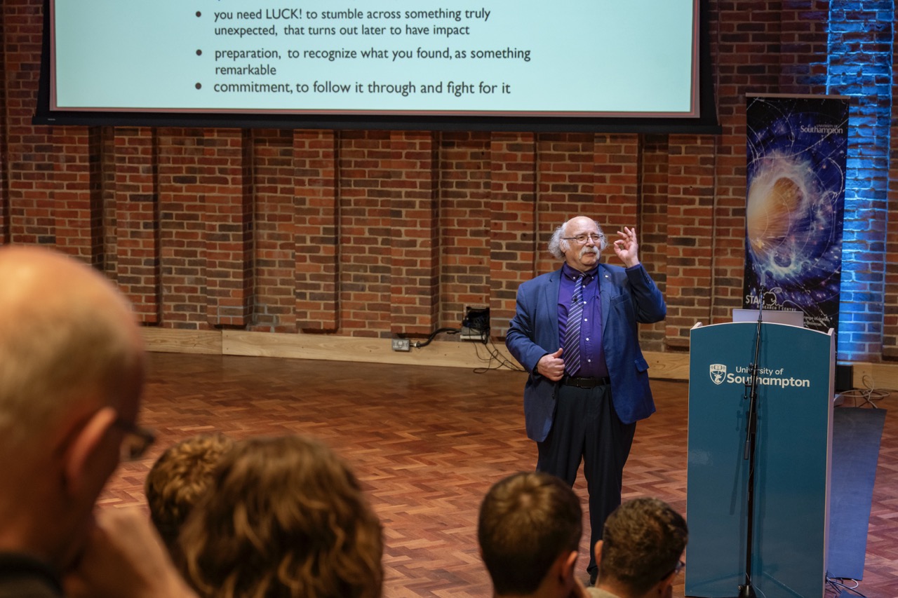 Prof Haldane answering questions of the audience