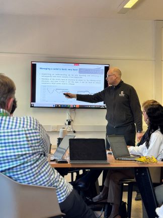 Dr Bergqvist giving a seminar