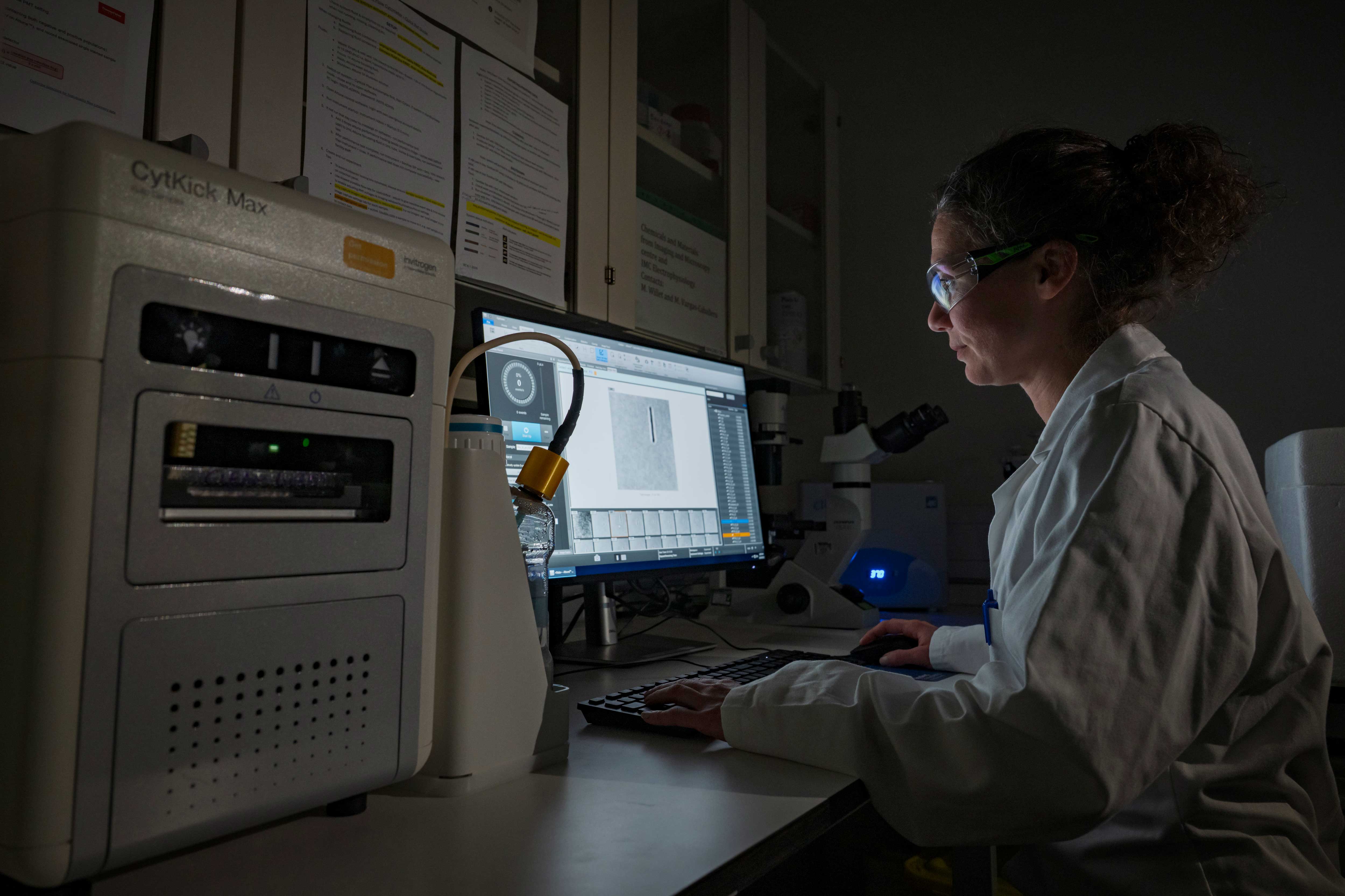 Dr Nela Nikolic at the bench in the microbiology laboratory