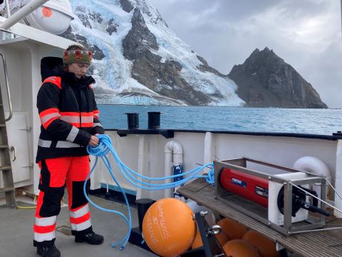 Amy Feakes, PhD student, setting up the passive acoustic recorders (hydrophones) that record the presence of vocalising marine mammals at Elephant Island 