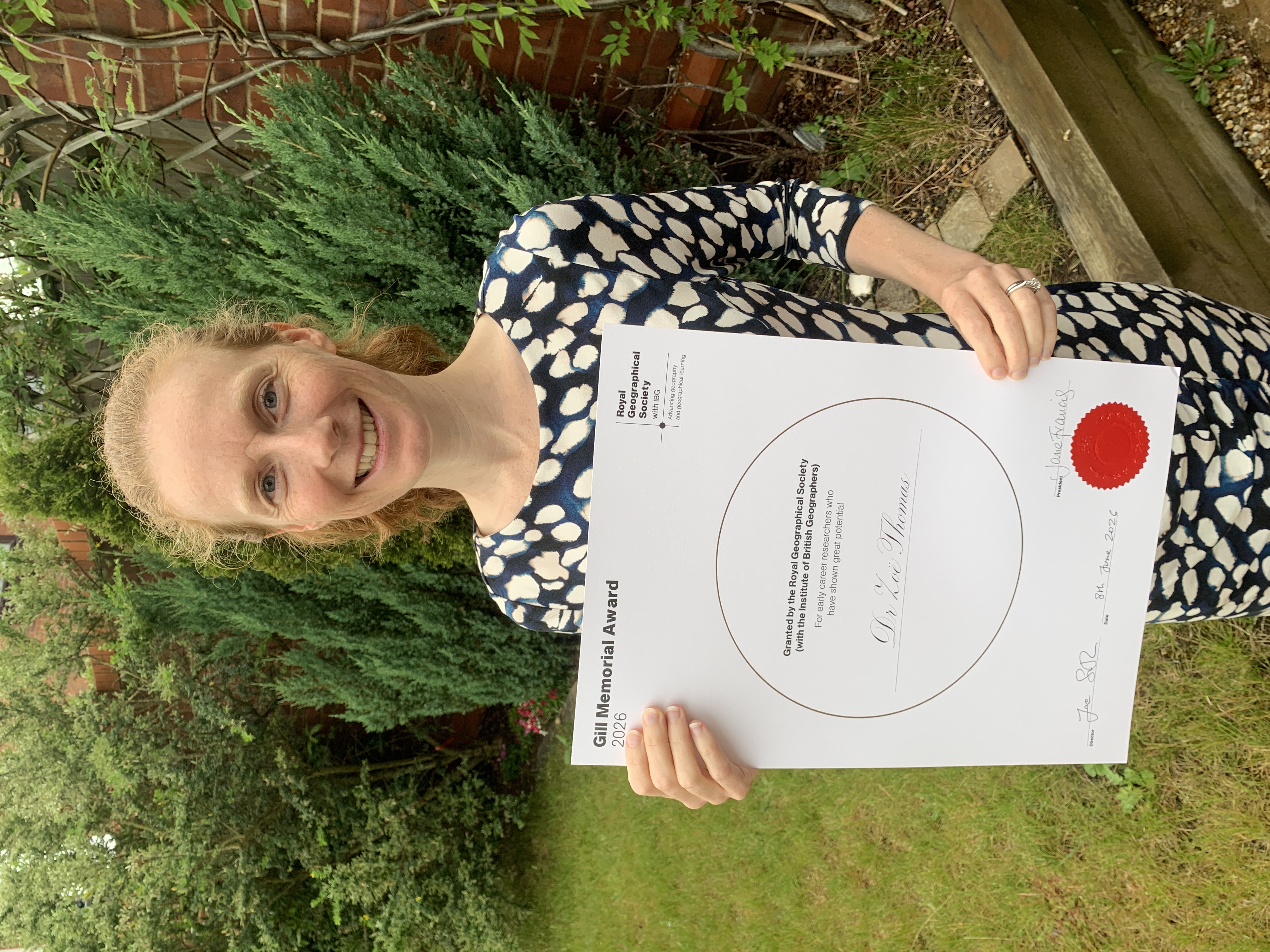 Dr Zoe Thomas with her Gill Memorial Award