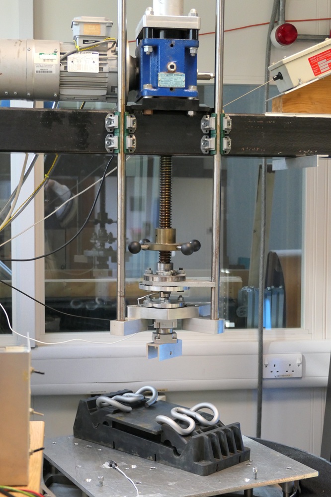 Dynamic stiffness rig
