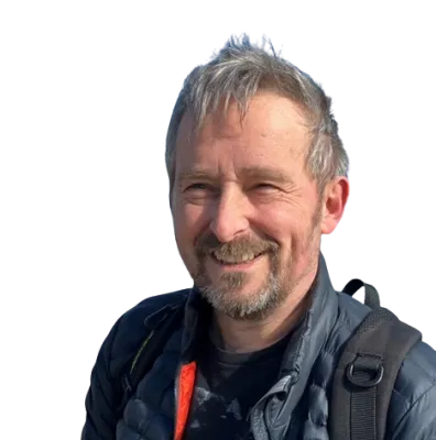 Head and shoulders cutout image of Dr Seth Giddings