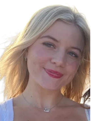 Lucia Hall profile image