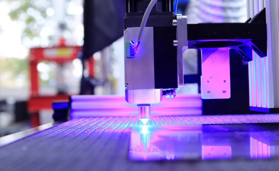 A pulsed fibre laser cutting through metal
